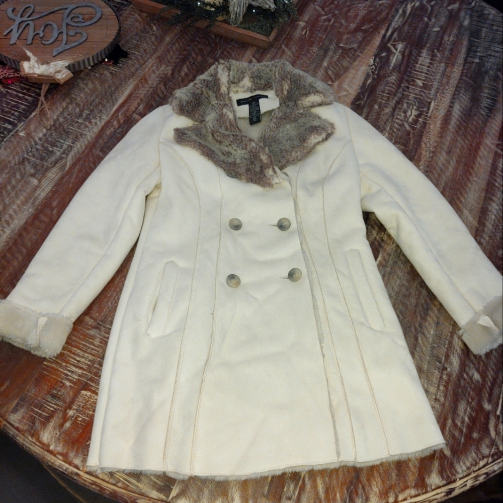 Pea coat with faux fur collar